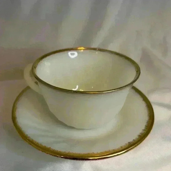 Fire King tea cup and saucer set - Picture 3 of 6